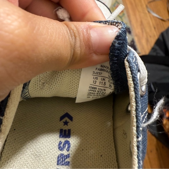Converse Classic Navy Kids Sneakers size 12 - Picture 4 of 4